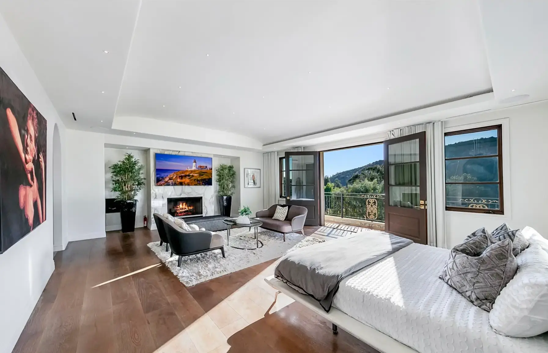 The image features a luxurious hotel-style bedroom designed for a wellness retreat, showcasing neutral tones and high-quality bedding. Large windows allow natural light to flood the space, complemented by elegant furnishings that create a peaceful and serene environment ideal for relaxation and rejuvenation for anyone seeking a luxury depression rehab retreat for co-occurring disorders.